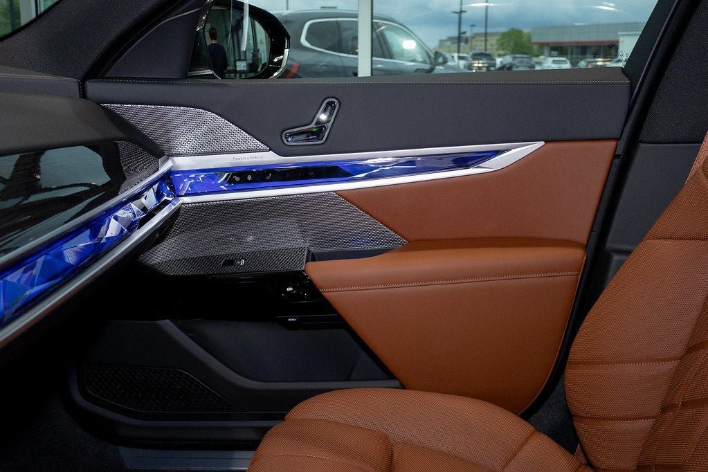 Used 2025 BMW i7 eDrive50 w/ Premium Package RWD image 20