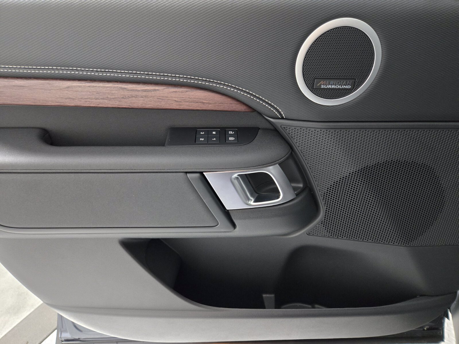New 2026 Land Rover Discovery Dynamic SE AWD/4WD image 22