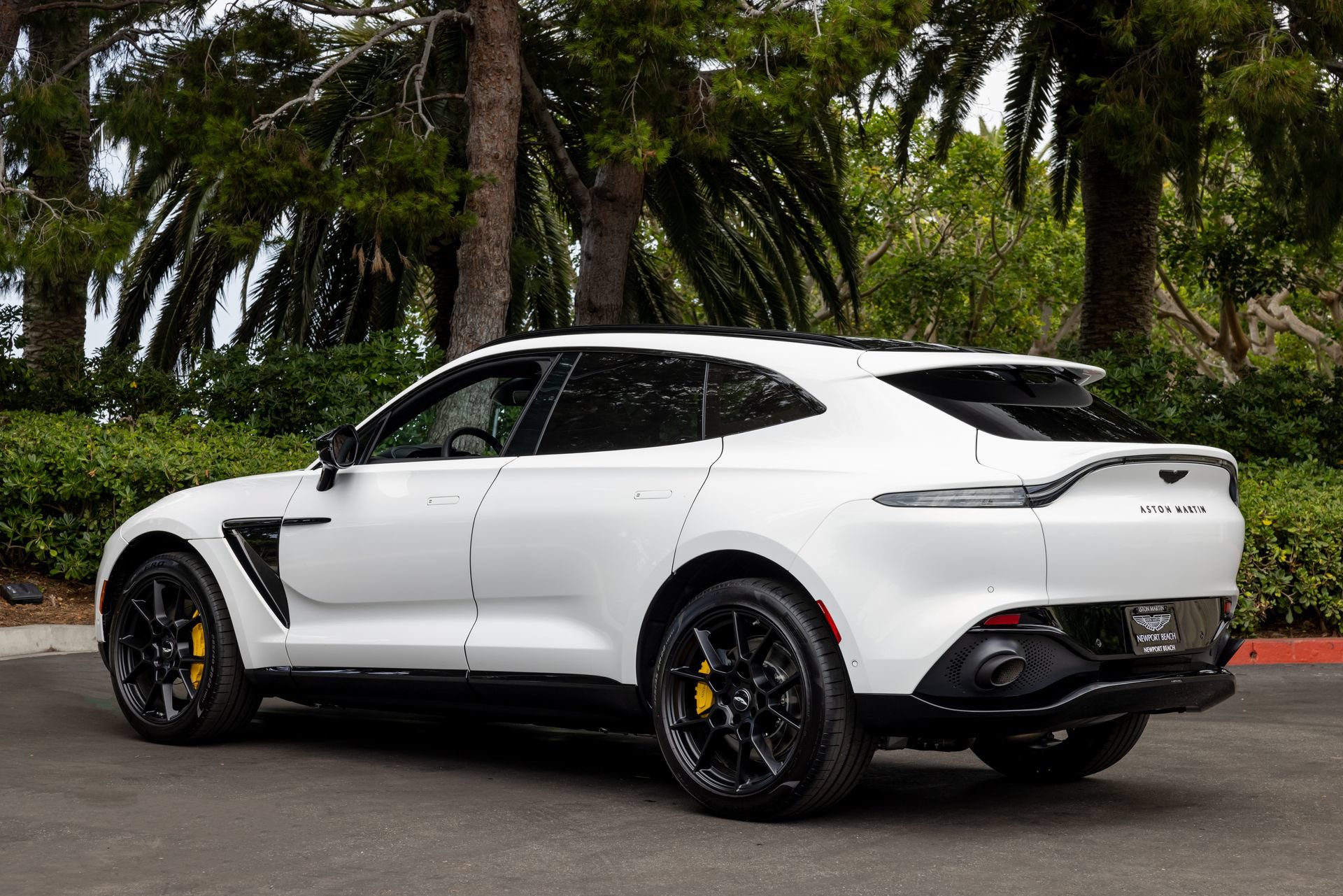 Used 2021 Aston Martin DBX AWD/4WD image 4