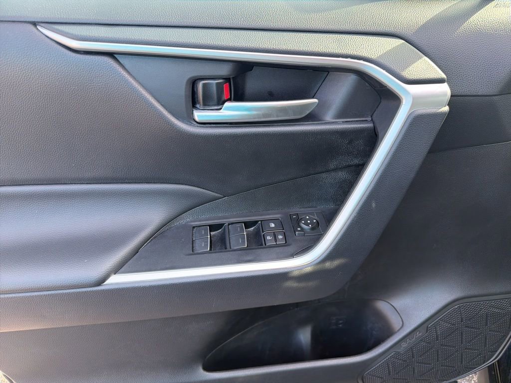 Used 2025 Toyota RAV4 XLE image 12