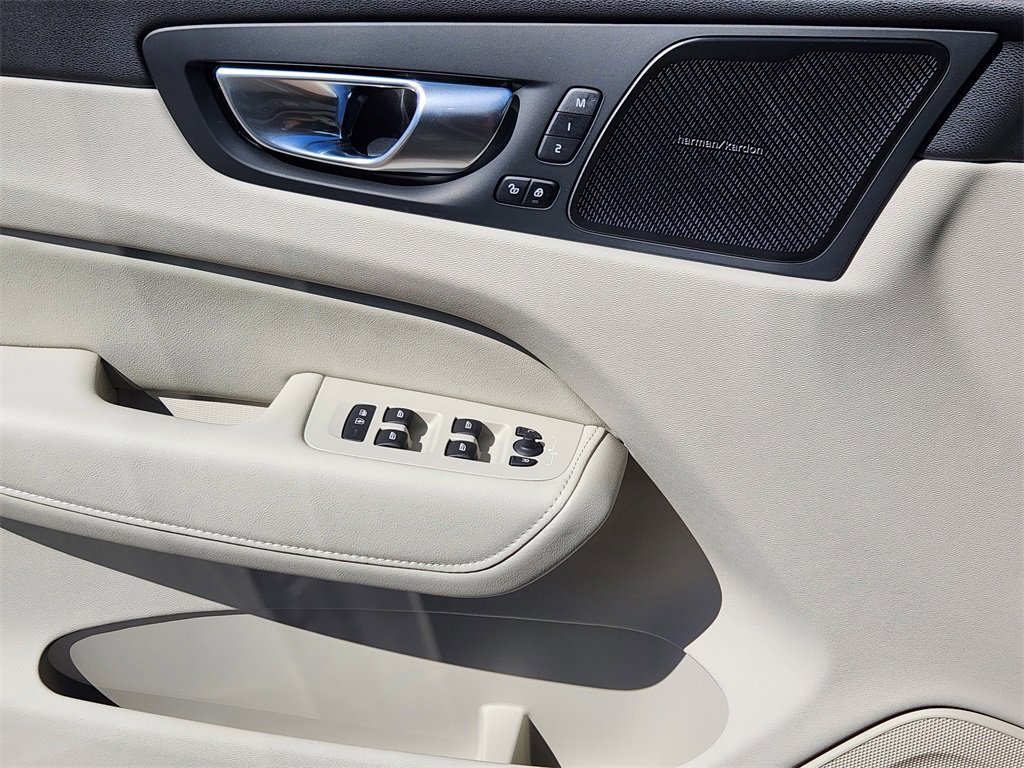 New 2026 Volvo XC60 B5 Ultra w/ Protection Package Premier image 3