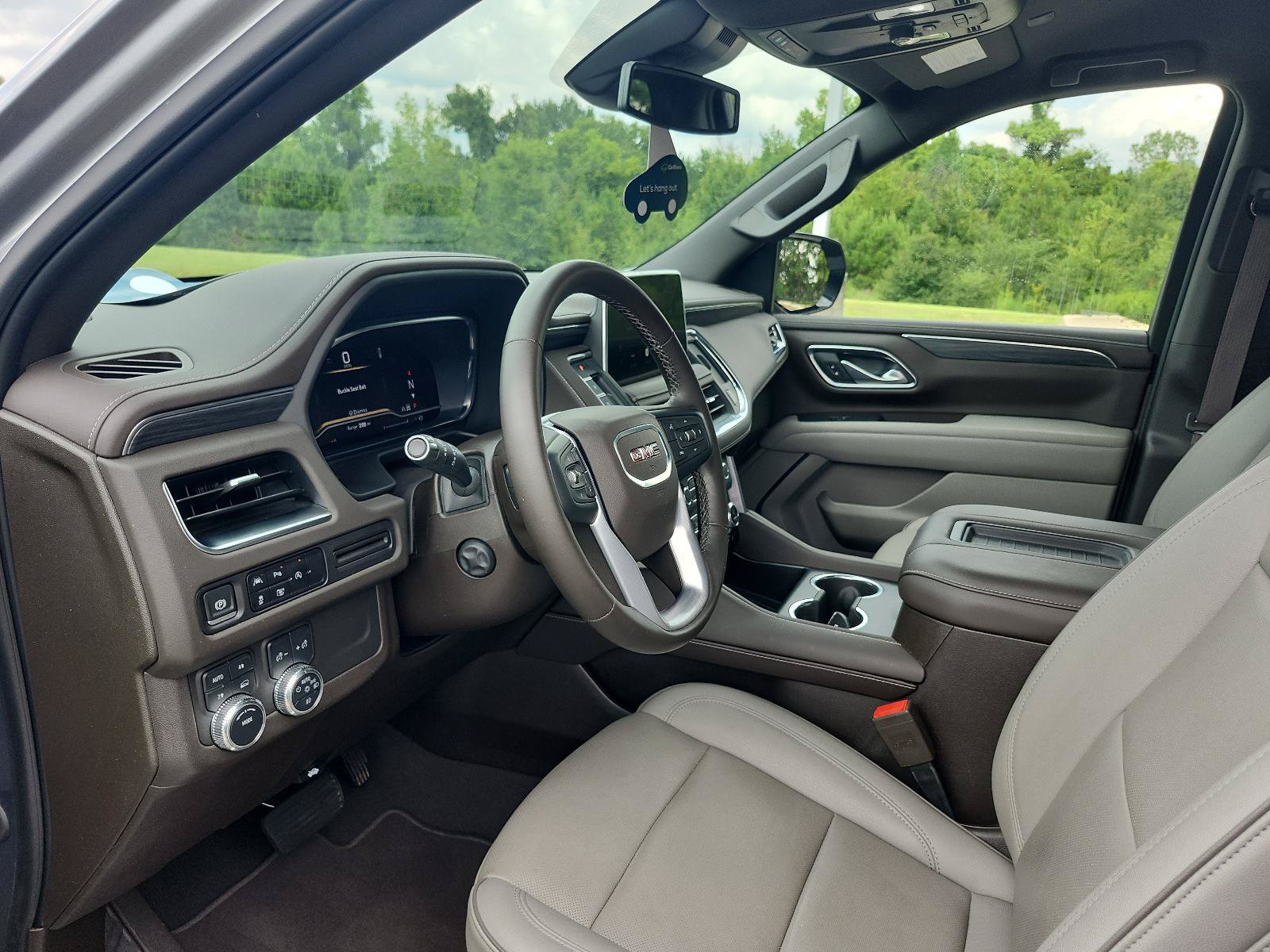 Certified 2024 GMC Yukon SLT w/ SLT Luxury Package AWD/4WD image 15