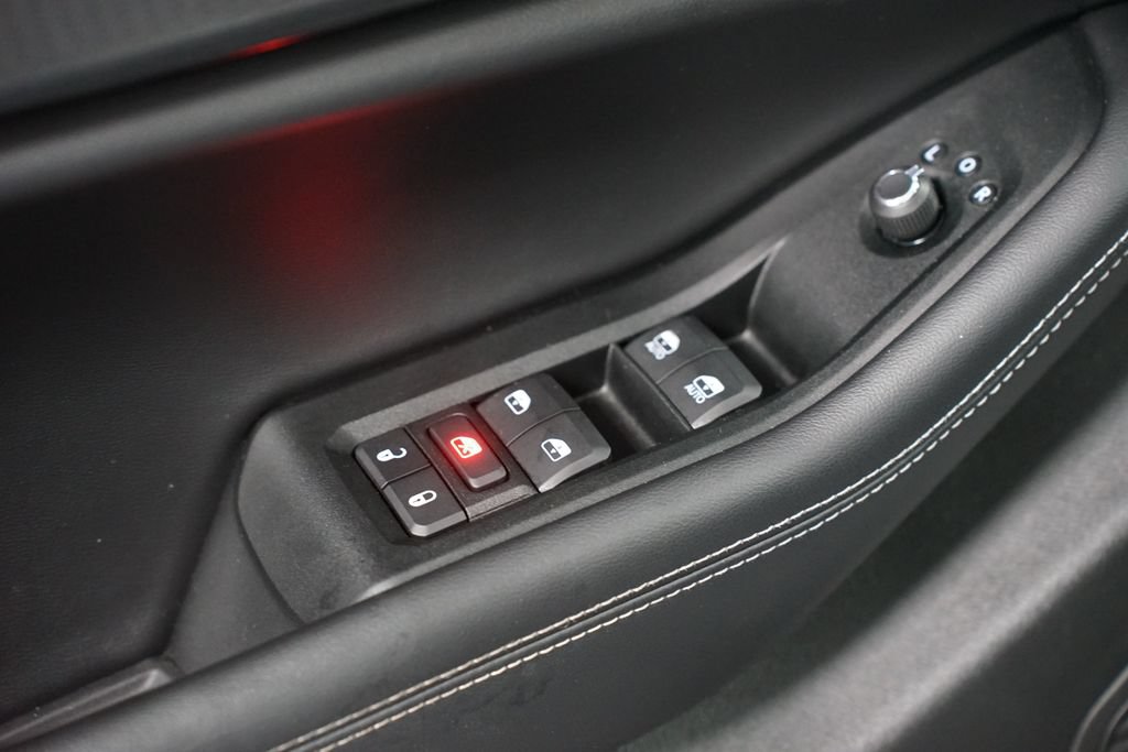 Used 2025 Jeep Grand Cherokee L Laredo RWD image 32