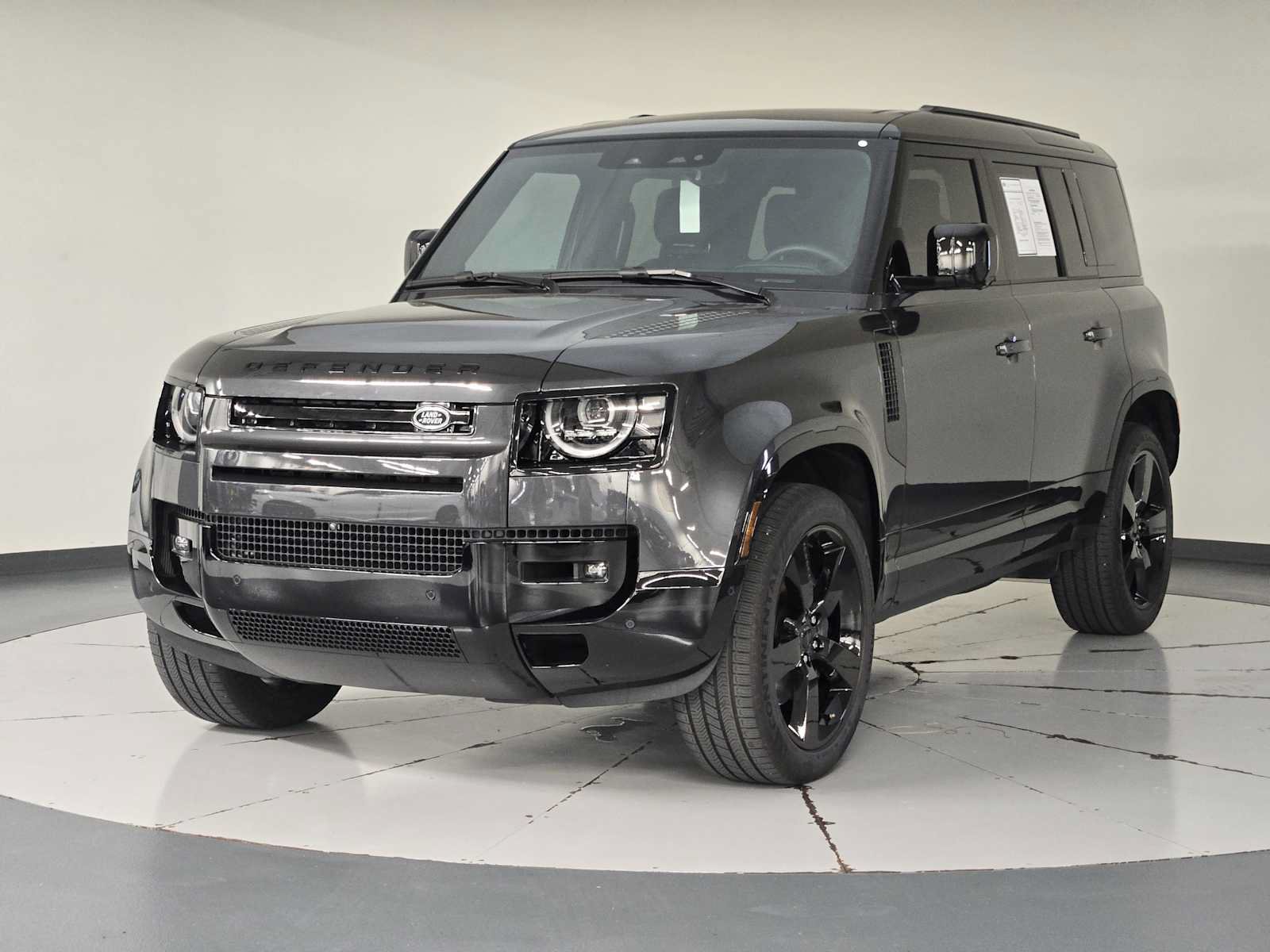 Used 2026 Land Rover Defender 110 X-Dynamic SE AWD/4WD image 1