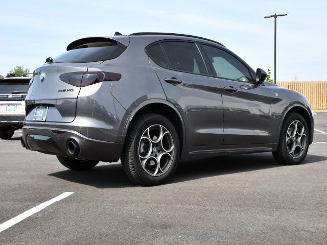 Used 2022 Alfa Romeo Stelvio Ti image 11