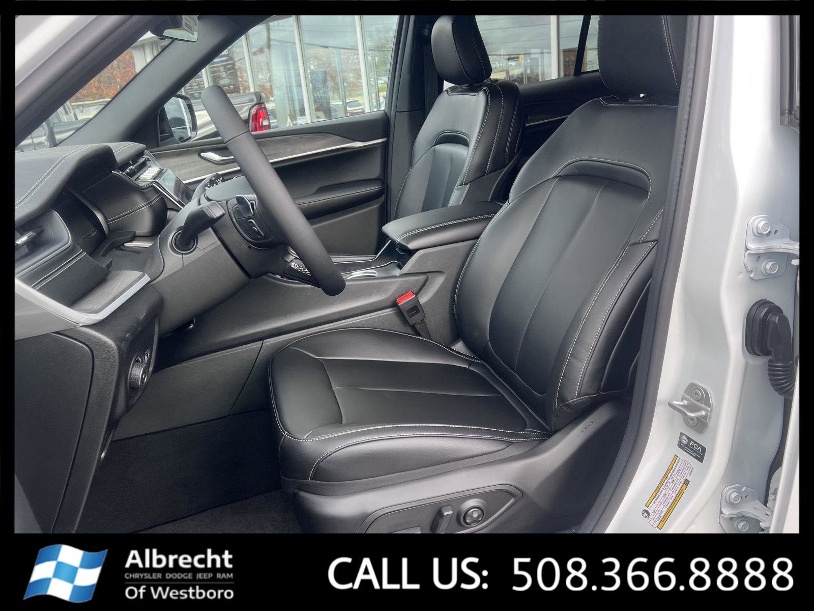 New 2025 Jeep Grand Cherokee Limited image 10