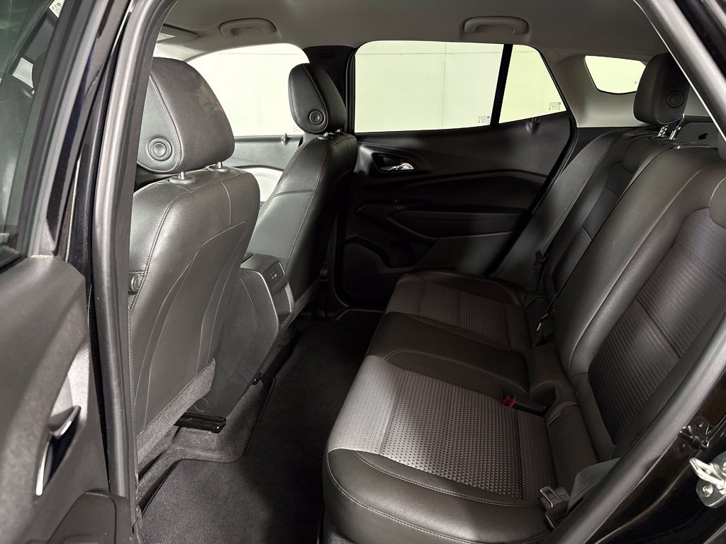 Used 2025 Chevrolet Trax LT FWD image 35