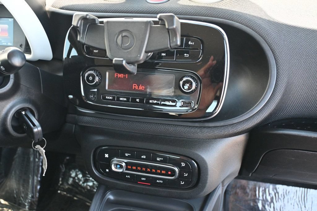 Used 2017 smart fortwo electric drive RWD image 10