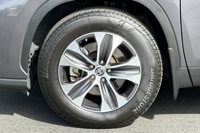 Certified 2022 Toyota Highlander XLE AWD/4WD image 32