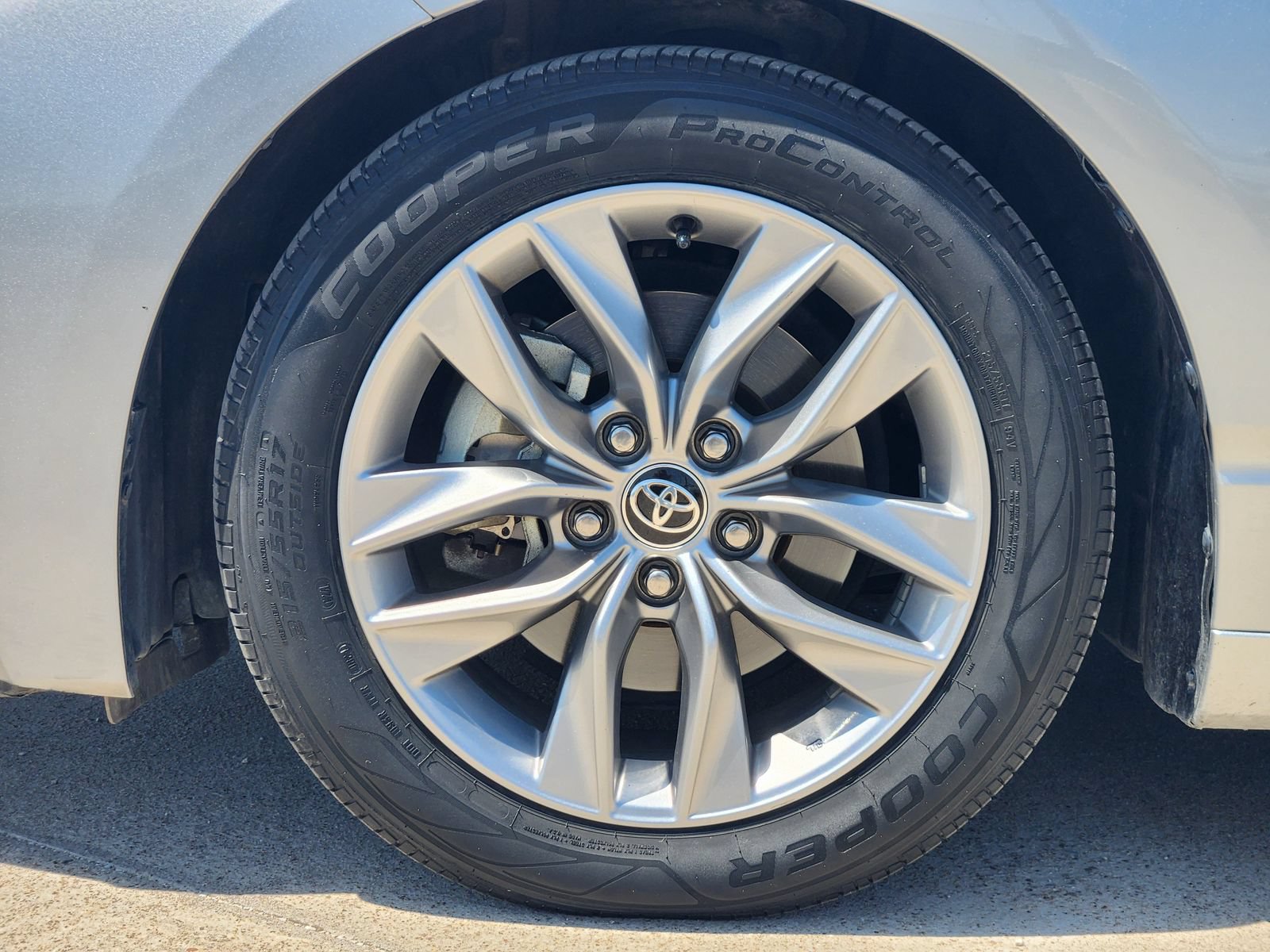 Used 2022 Toyota Avalon XLE FWD image 11