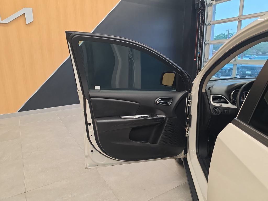 Used 2020 Dodge Journey SE w/ Blacktop Package FWD image 14