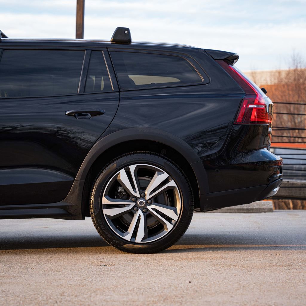 Certified 2023 Volvo V60 B5 Cross Country Plus w/ Climate Package image 4