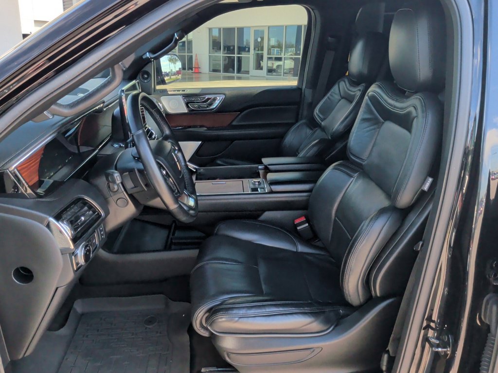 Used 2020 Lincoln Navigator Reserve w/ Luxury Package RWD image 13