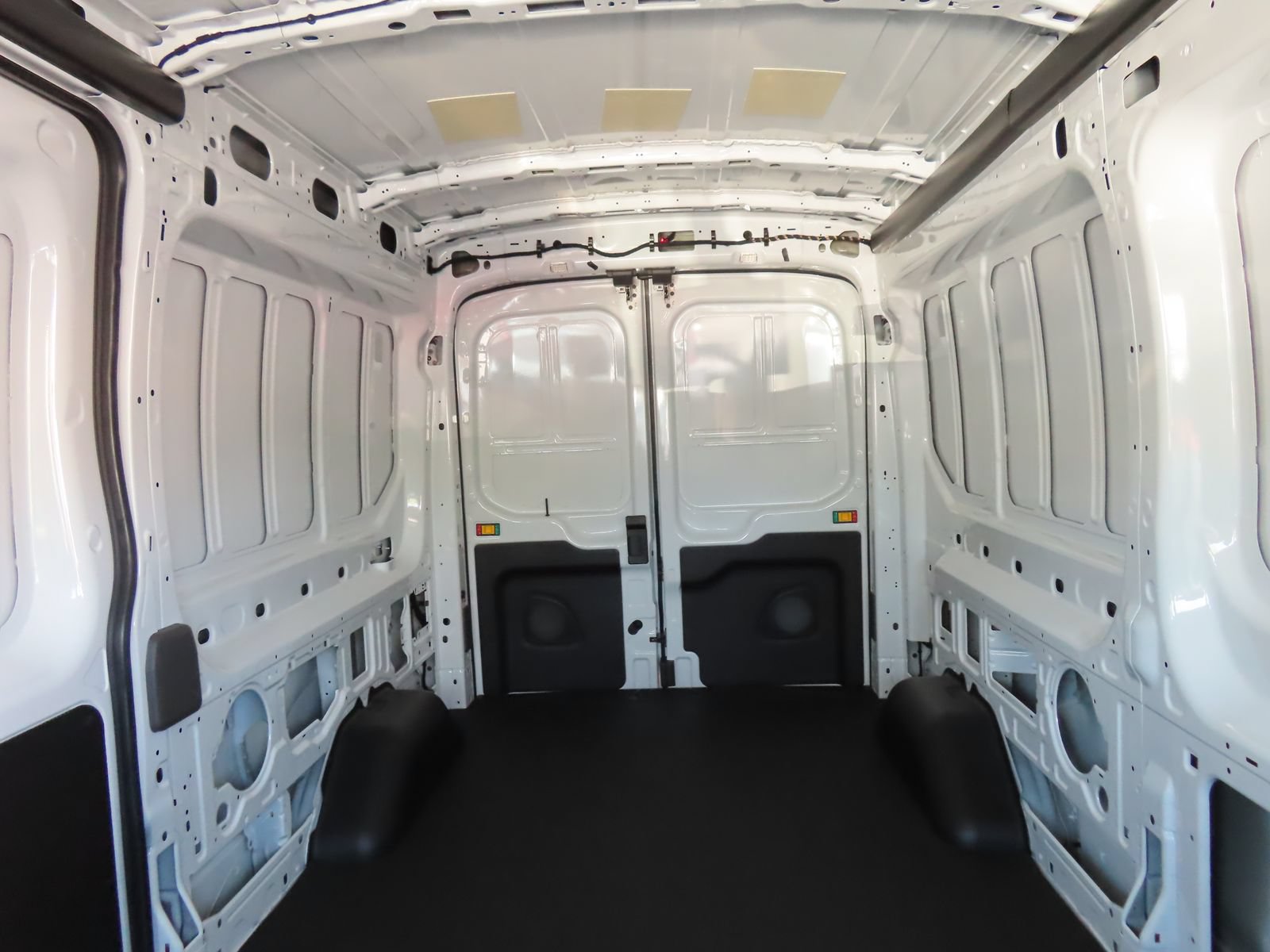 New 2026 Ford Transit 250 148 Medium Roof RWD image 16