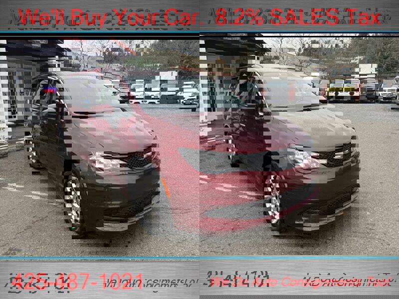 Used 2023 Chrysler Voyager LX image 1