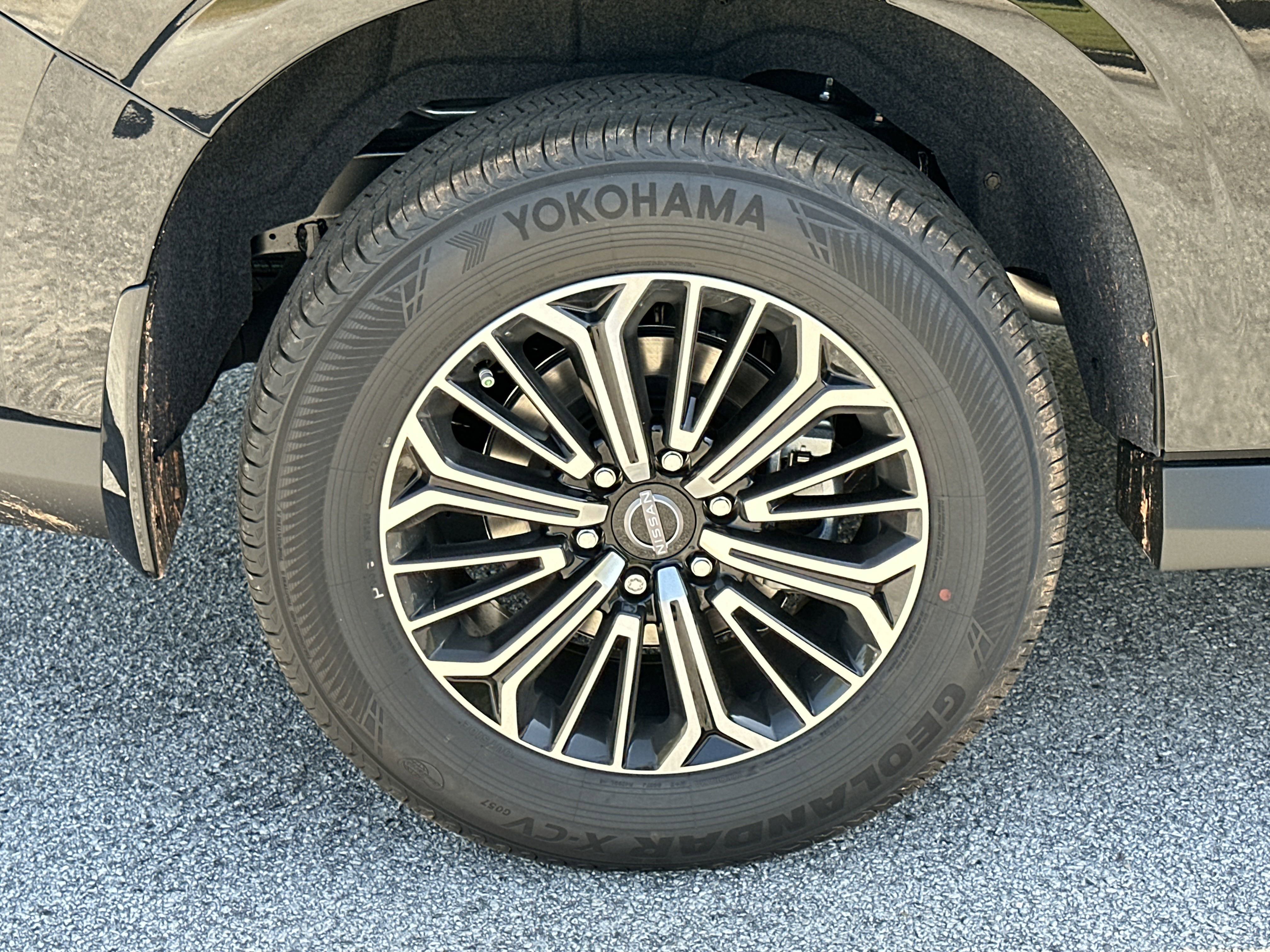 New 2025 Nissan Armada SL w/ Captain's Chari Seat Package image 17