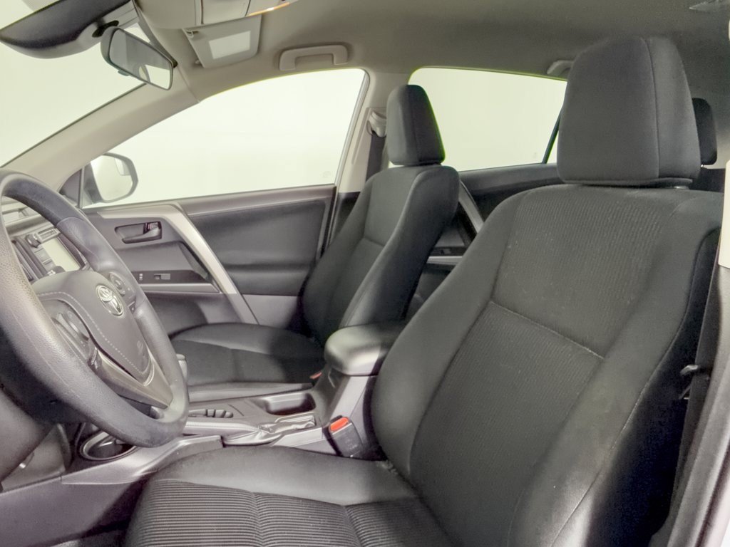 Used 2018 Toyota RAV4 LE FWD image 5