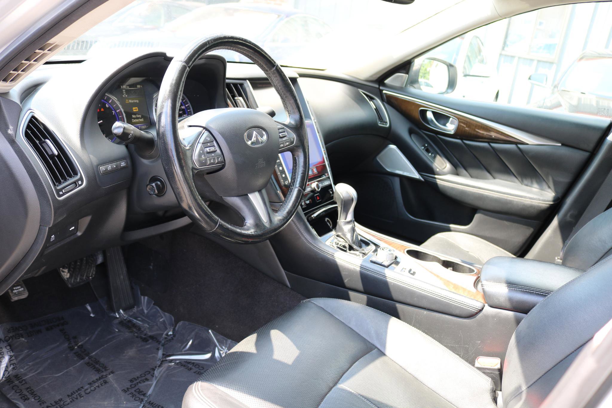 Used 2017 INFINITI Q50 3.0t Premium w/ Driver Assistance Package image 13