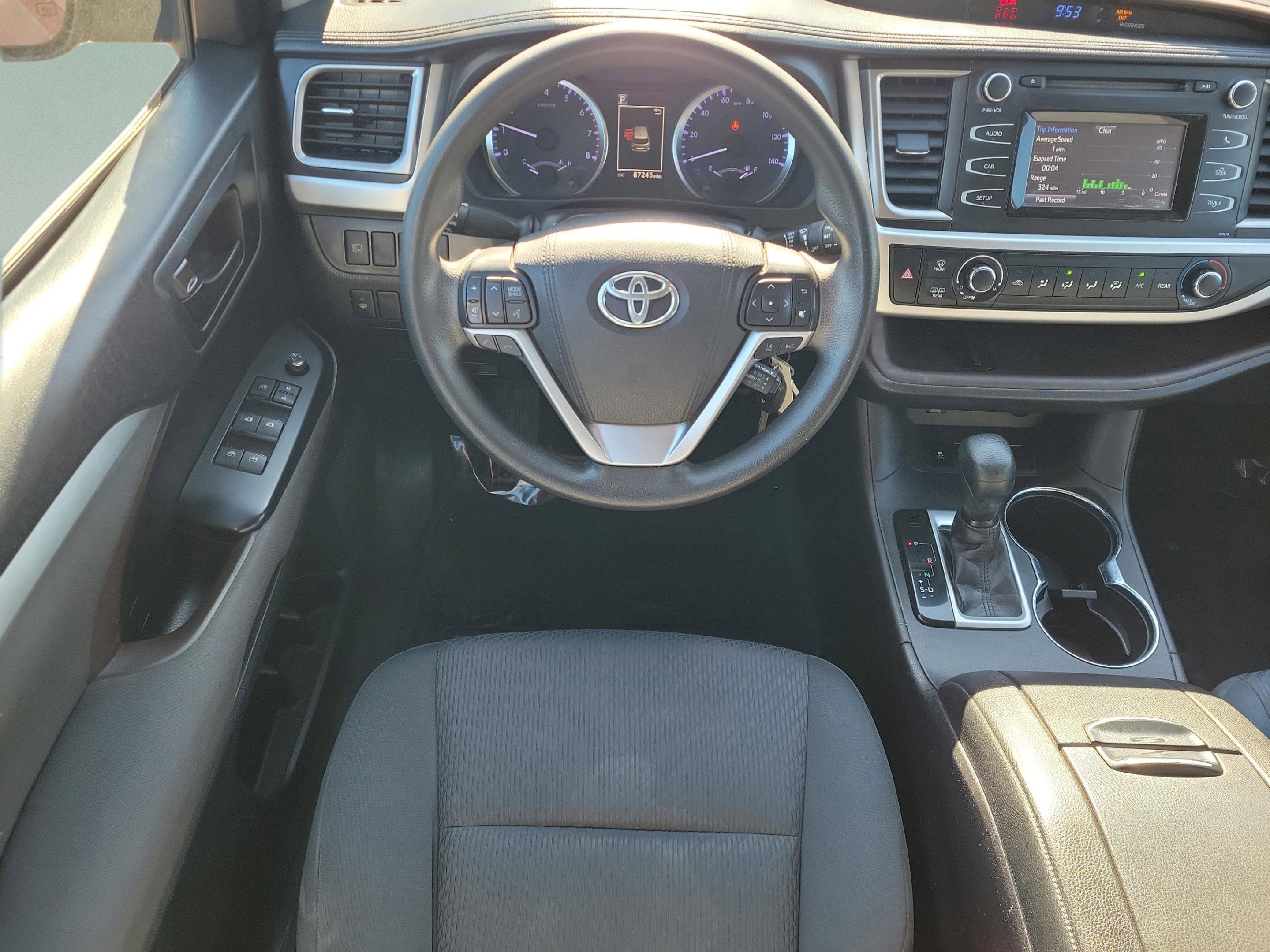 Used 2019 Toyota Highlander LE image 12