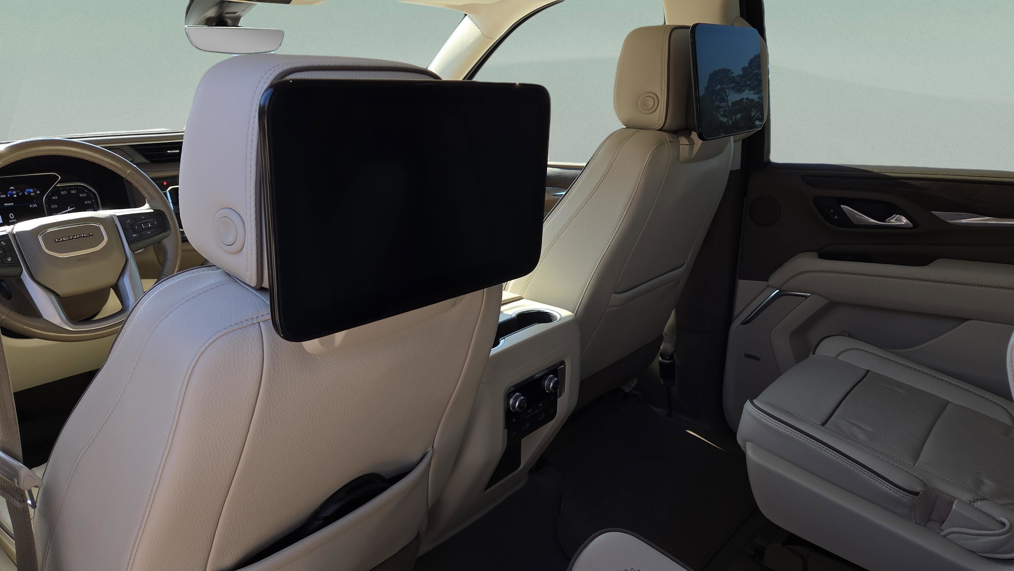 Used 2021 GMC Yukon Denali w/ Denali Premium Package RWD image 12