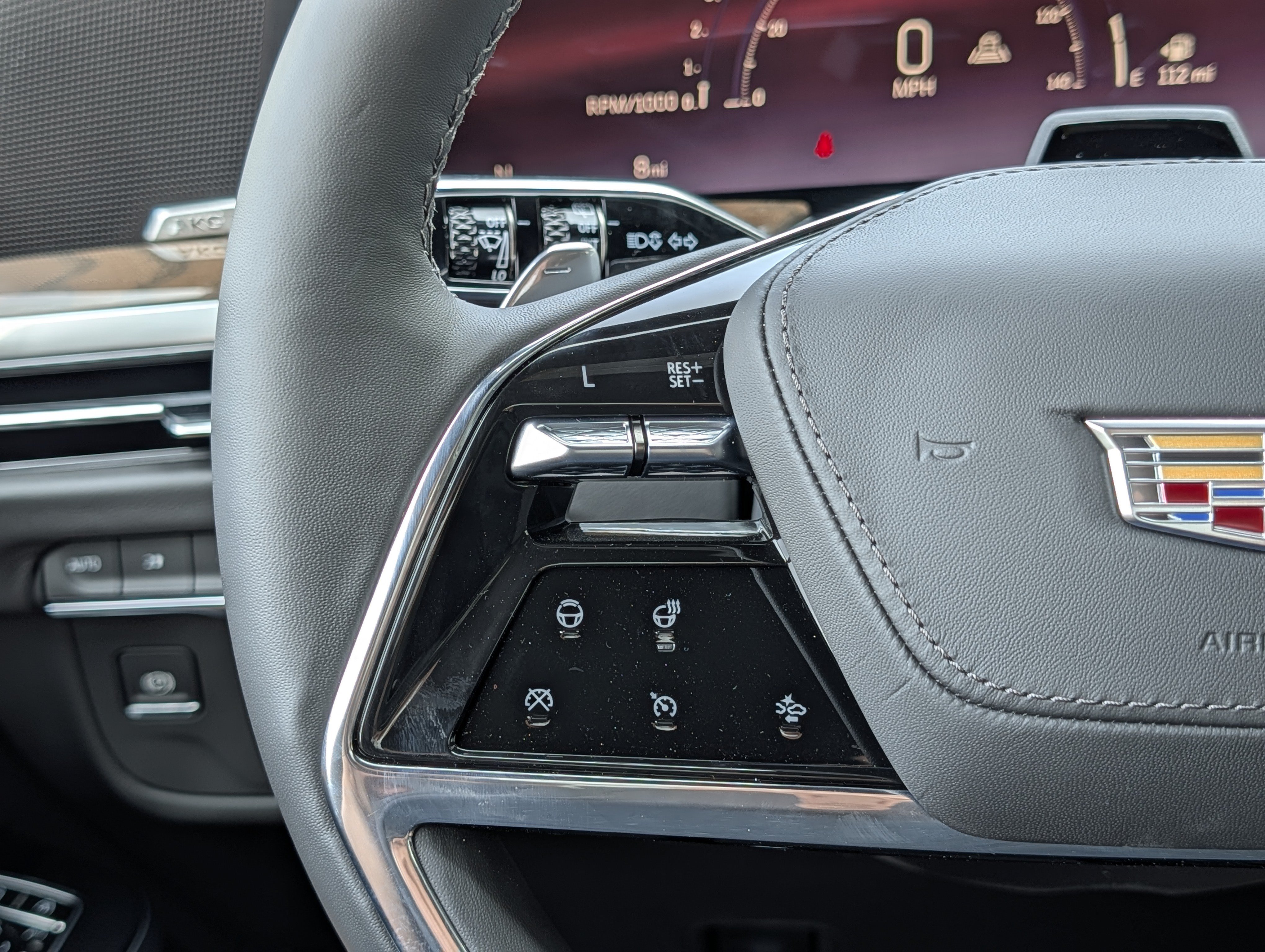 New 2026 Cadillac Escalade Platinum Sport w/ LPO, ONYX Package AWD/4WD image 19