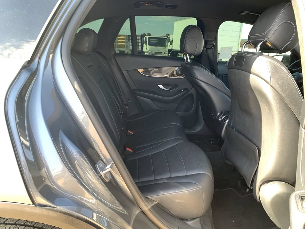 Used 2018 Mercedes-Benz GLC 300 4MATIC image 25