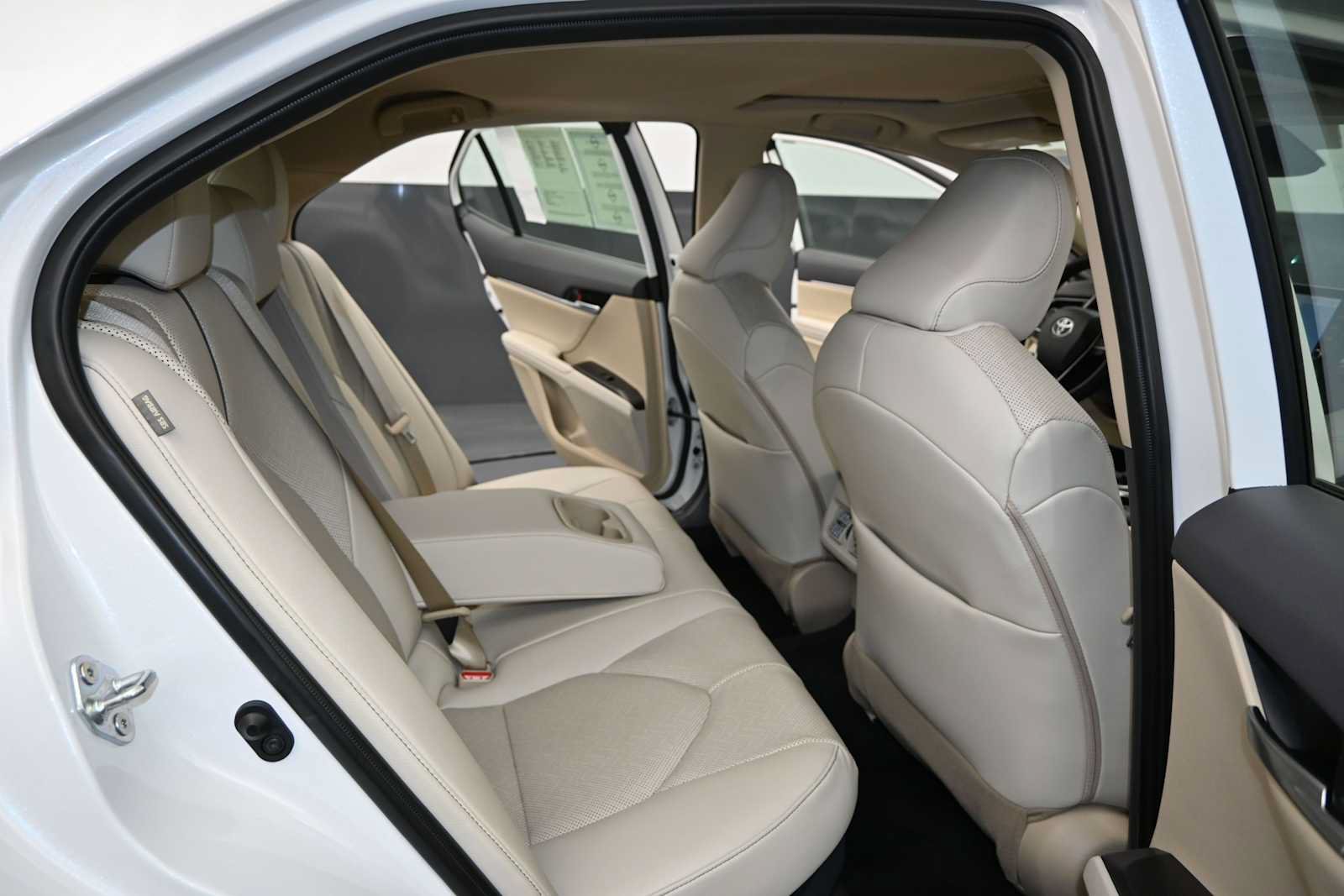 Used 2024 Toyota Camry XLE w/ Navigation Package FWD image 26