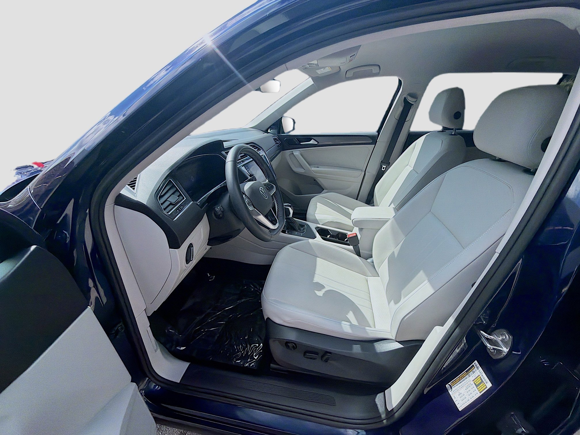 Used 2023 Volkswagen Tiguan SE FWD image 16