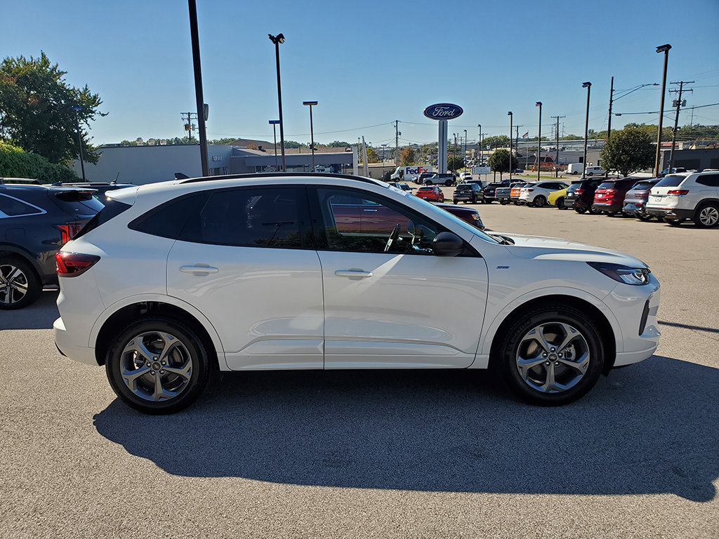 Certified 2023 Ford Escape ST-Line w/ Tech Pack #1 AWD/4WD image 4
