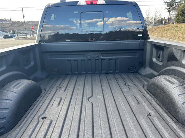 New 2026 Ford F250 Lariat w/ Black Appearance Package image 17