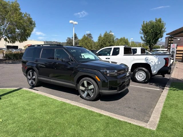 Used 2025 Hyundai Santa Fe Limited AWD/4WD image 3
