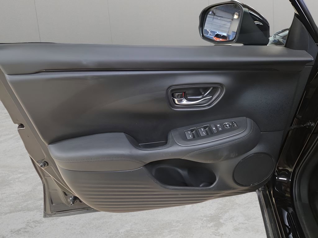 Used 2025 Honda HR-V LX image 10