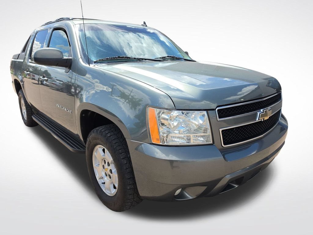 Used 2011 Chevrolet Avalanche LT AWD/4WD image 7