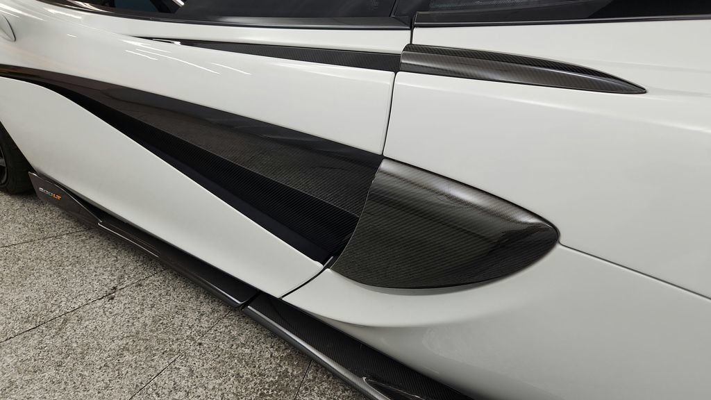 Used 2019 McLaren 600LT RWD image 18