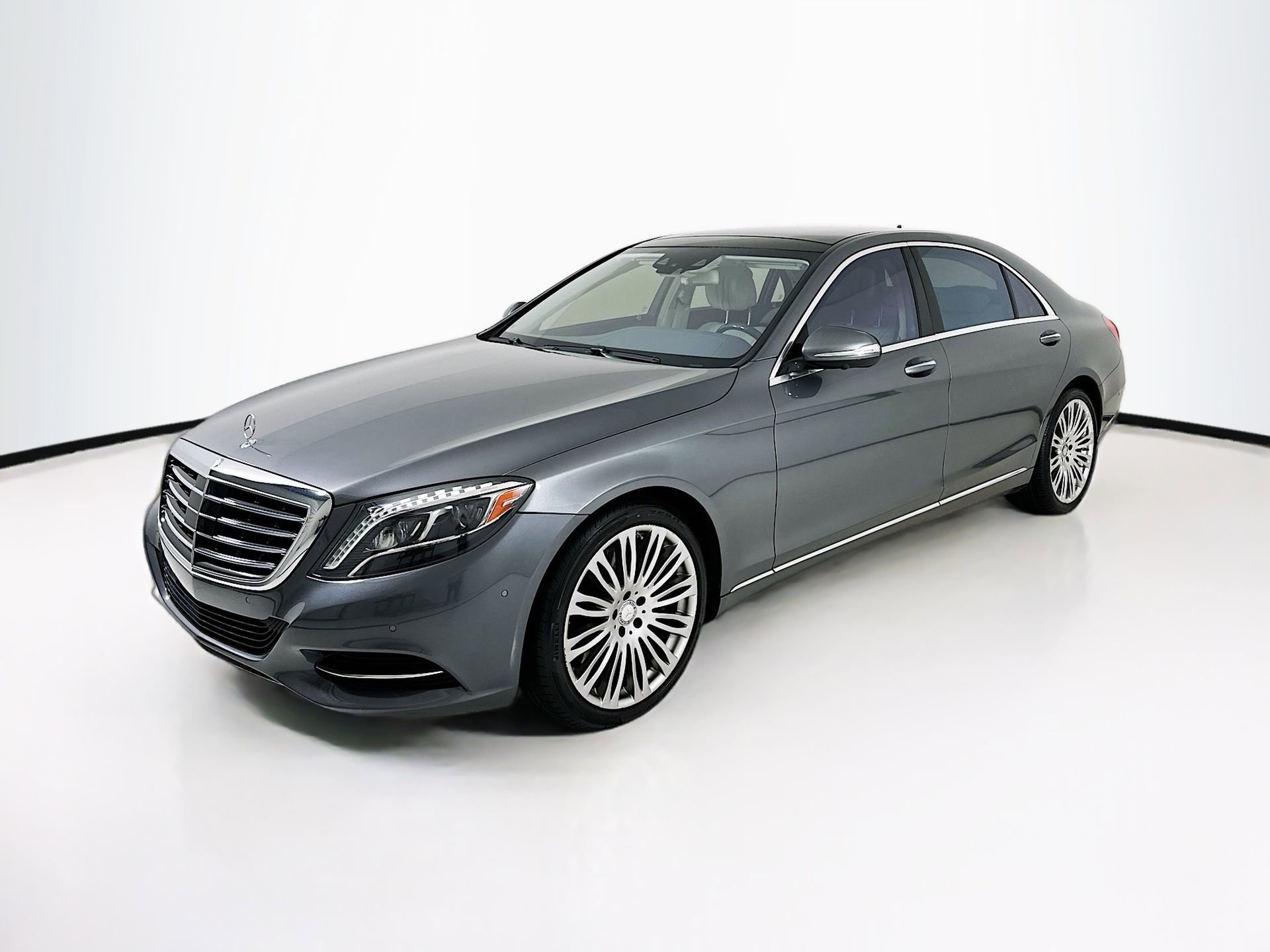 Used 2017 Mercedes-Benz S 550 Sedan image 3