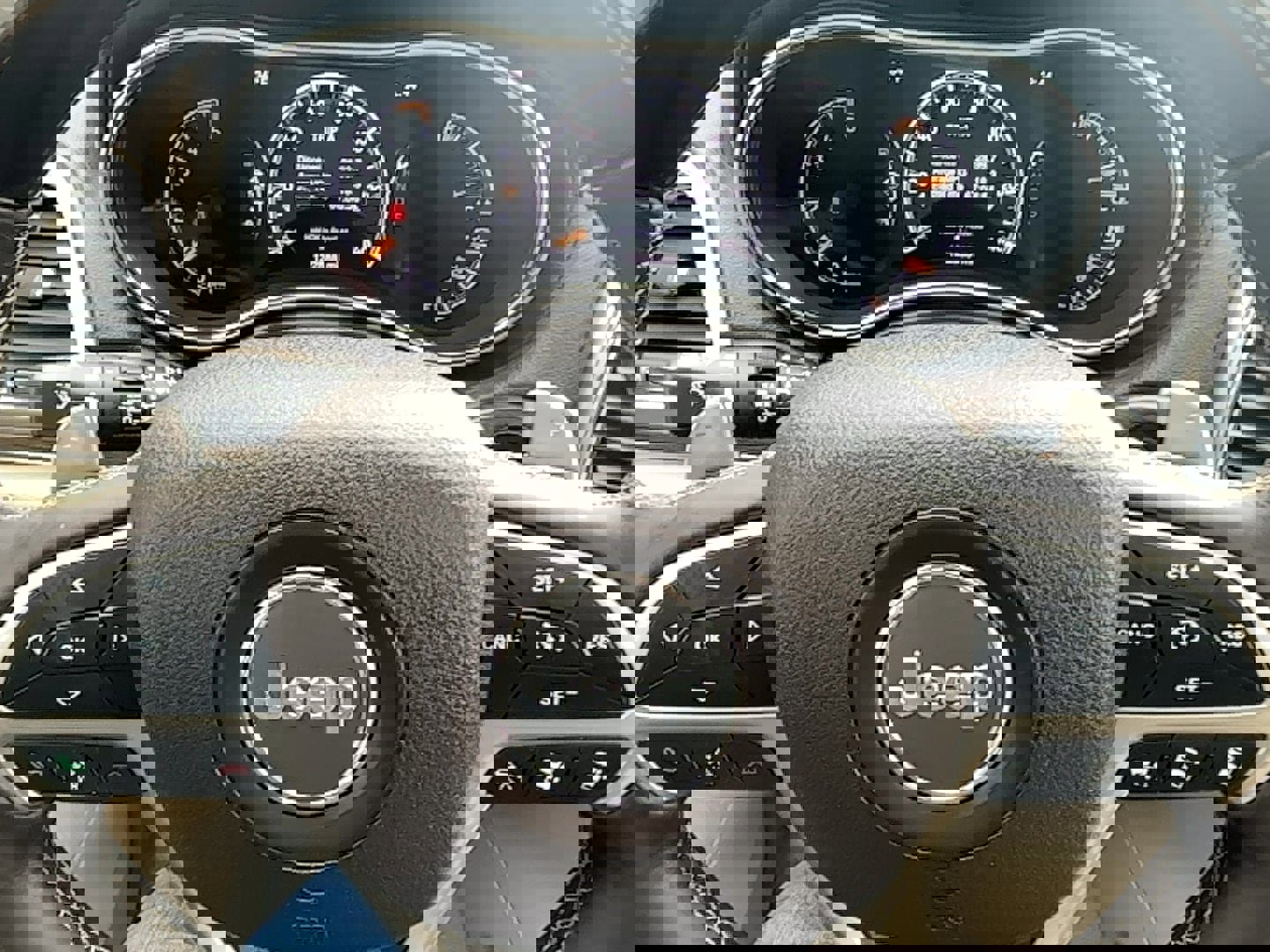 Used 2015 Jeep Grand Cherokee Overland w/ Advanced Technology Group image 15