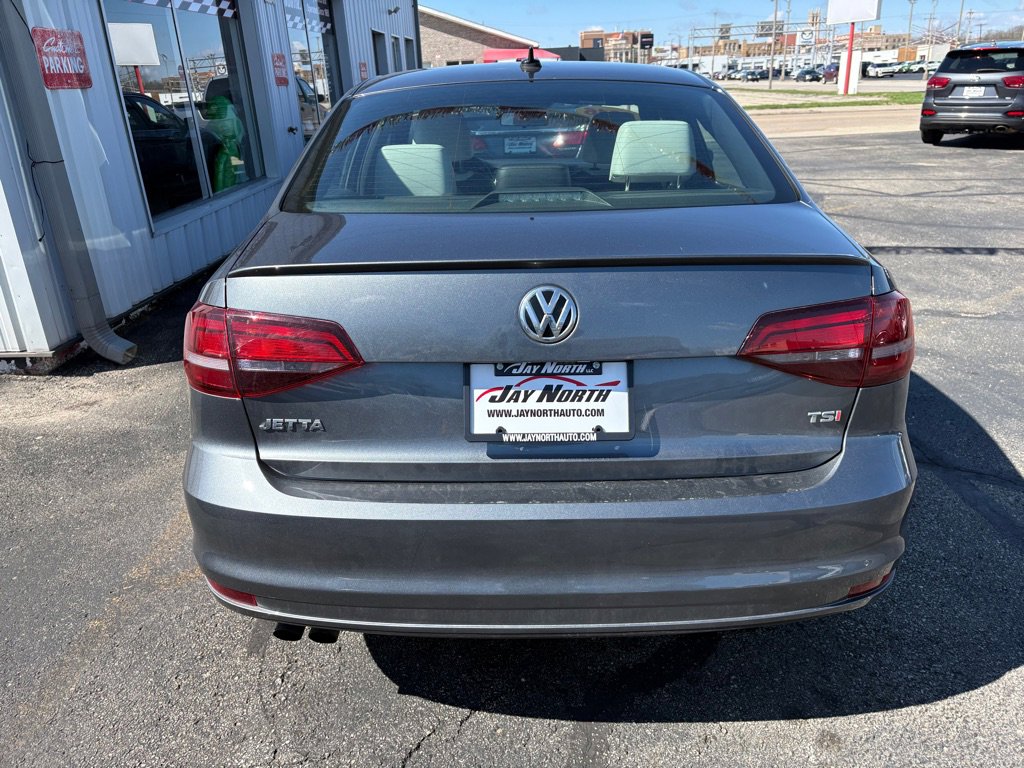Used 2016 Volkswagen Jetta Sport image 4