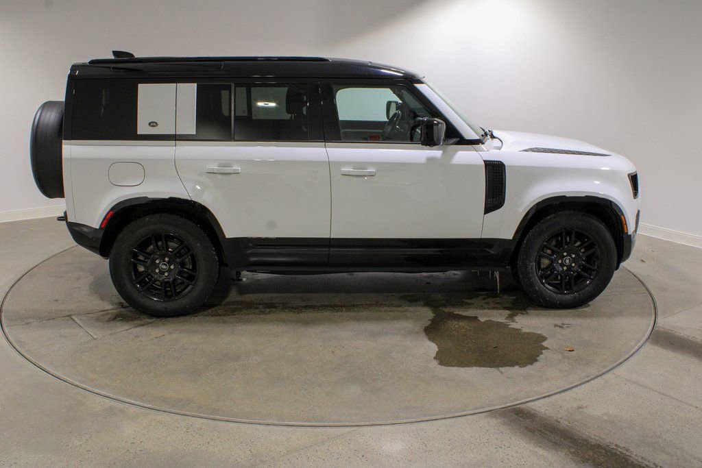 Used 2022 Land Rover Defender 110 X-Dynamic SE AWD/4WD image 6