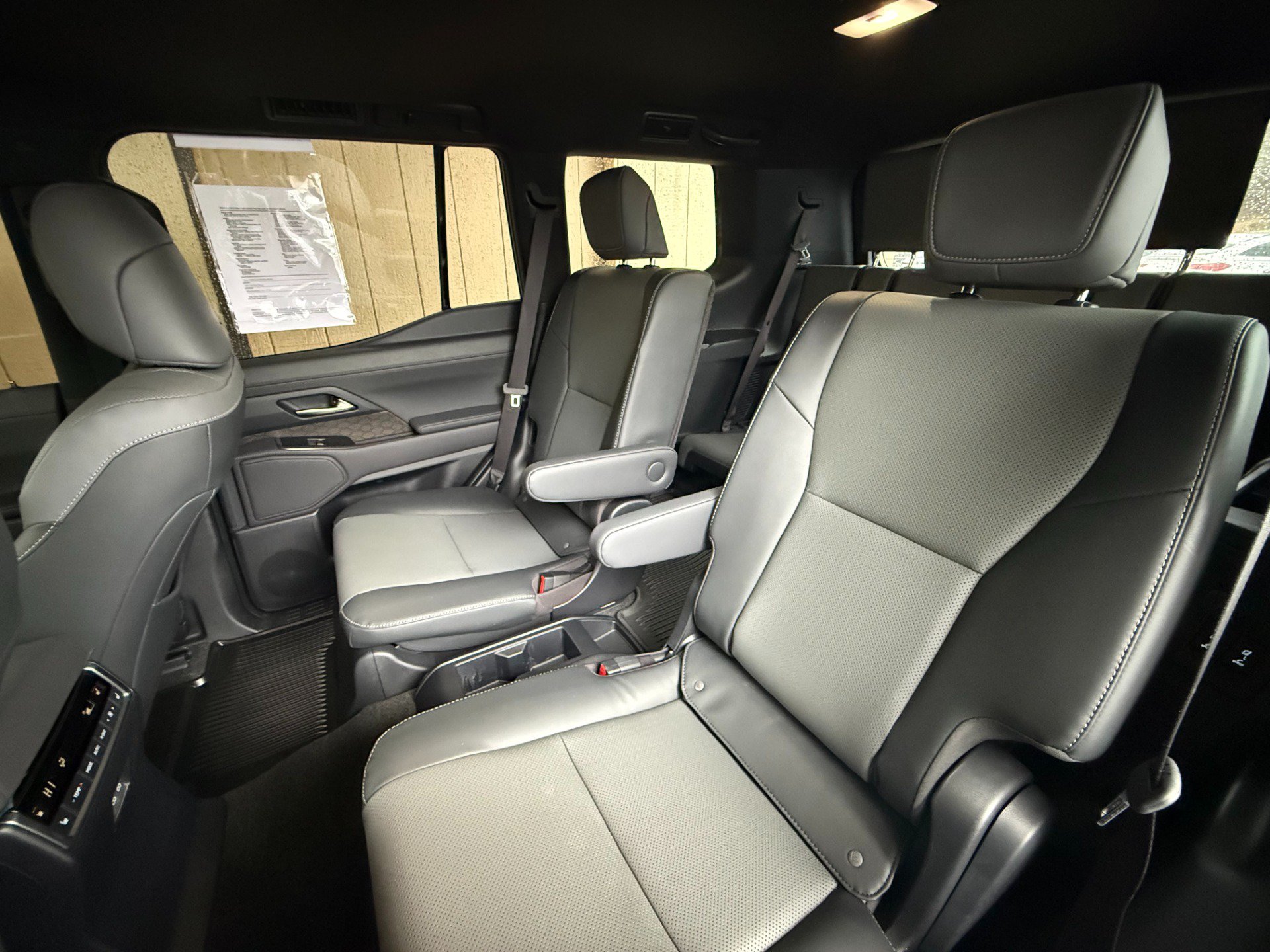 Used 2025 Lexus GX 550 w/ Accessory Package (2T) AWD/4WD image 25
