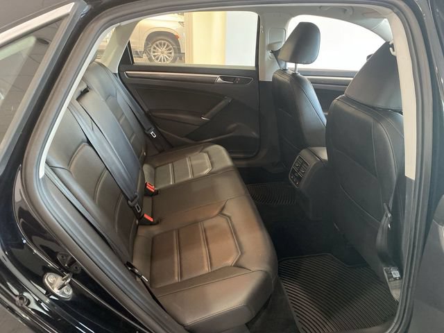 Used 2017 Volkswagen Passat 1.8T SE FWD image 28