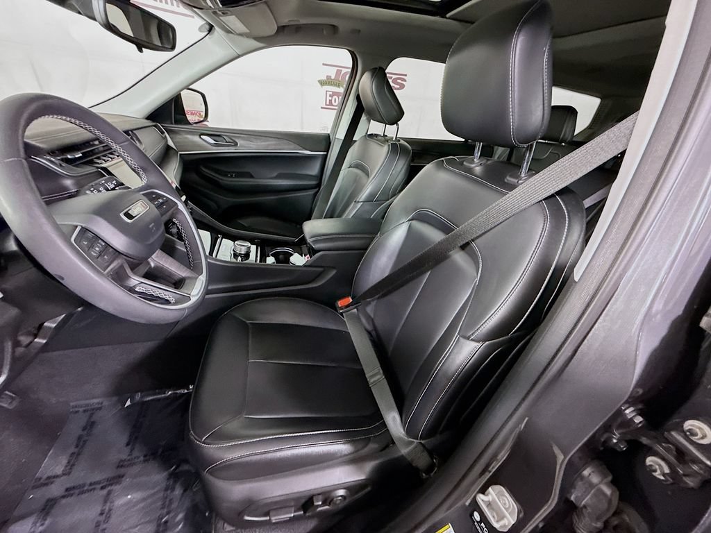 Used 2023 Jeep Grand Cherokee L Limited AWD/4WD image 27