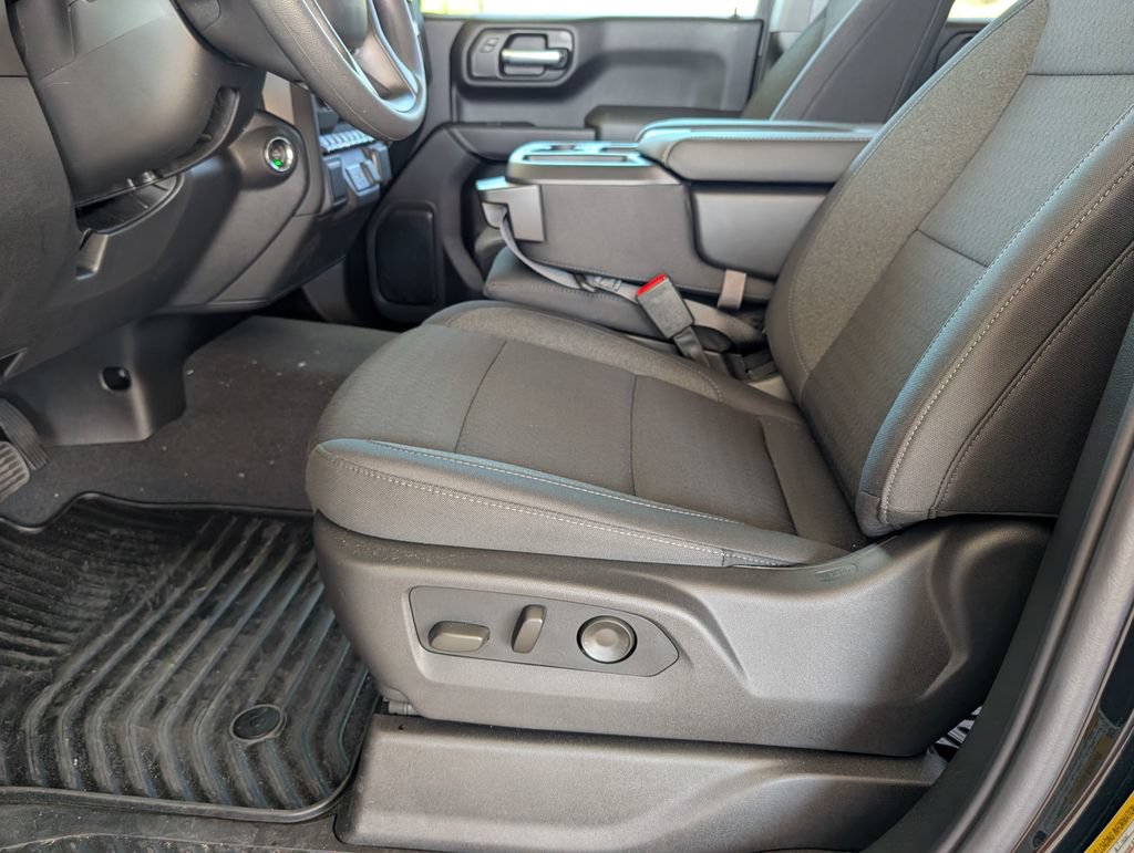 New 2026 Chevrolet Silverado 1500 Custom w/ LPO, Dark Essentials Package RWD image 9