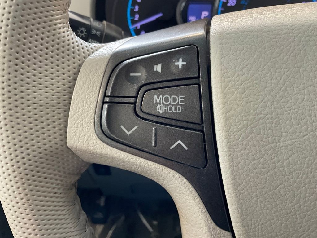 Used 2012 Toyota Sienna XLE image 12