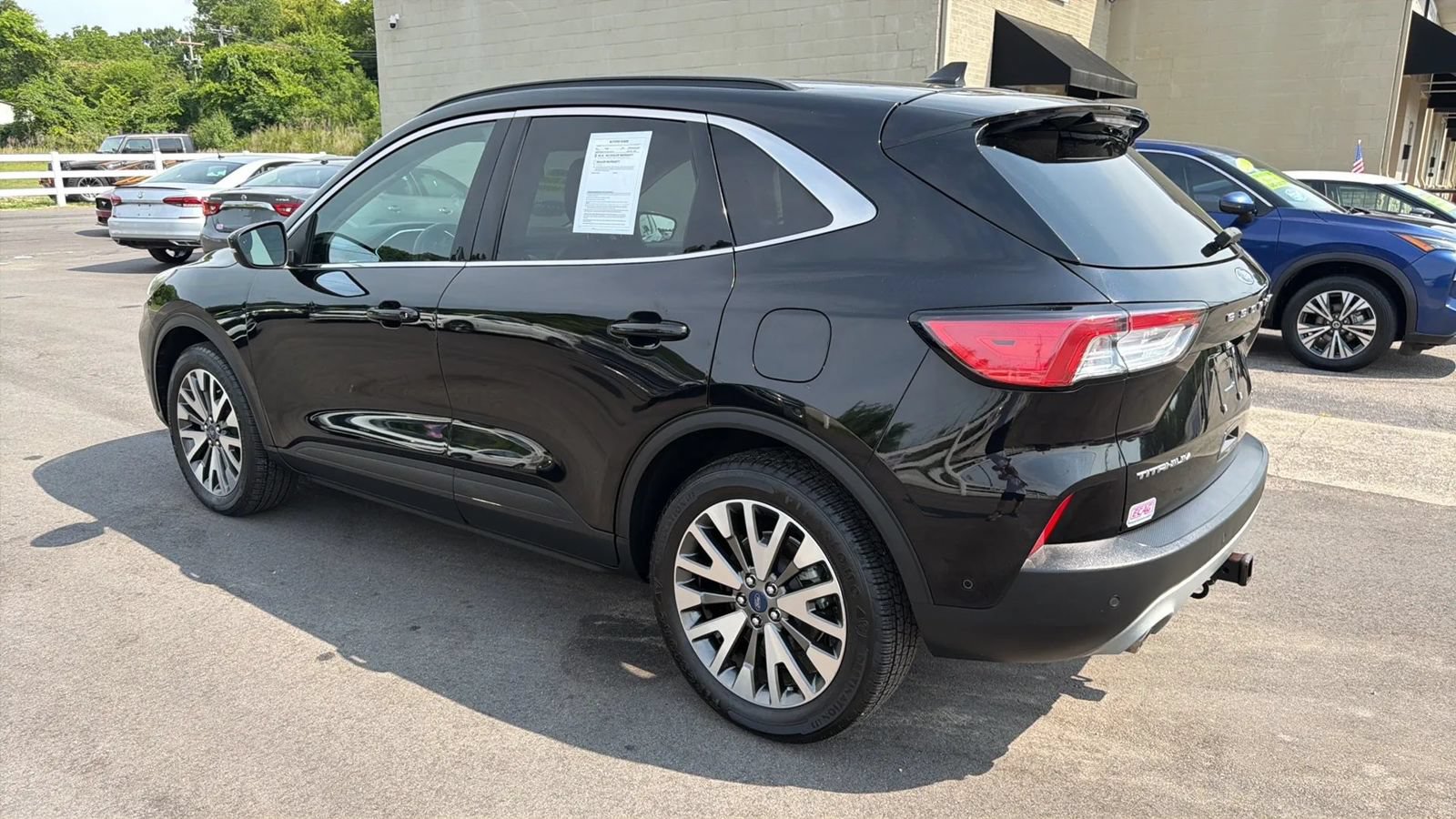 Used 2020 Ford Escape Titanium AWD/4WD image 3