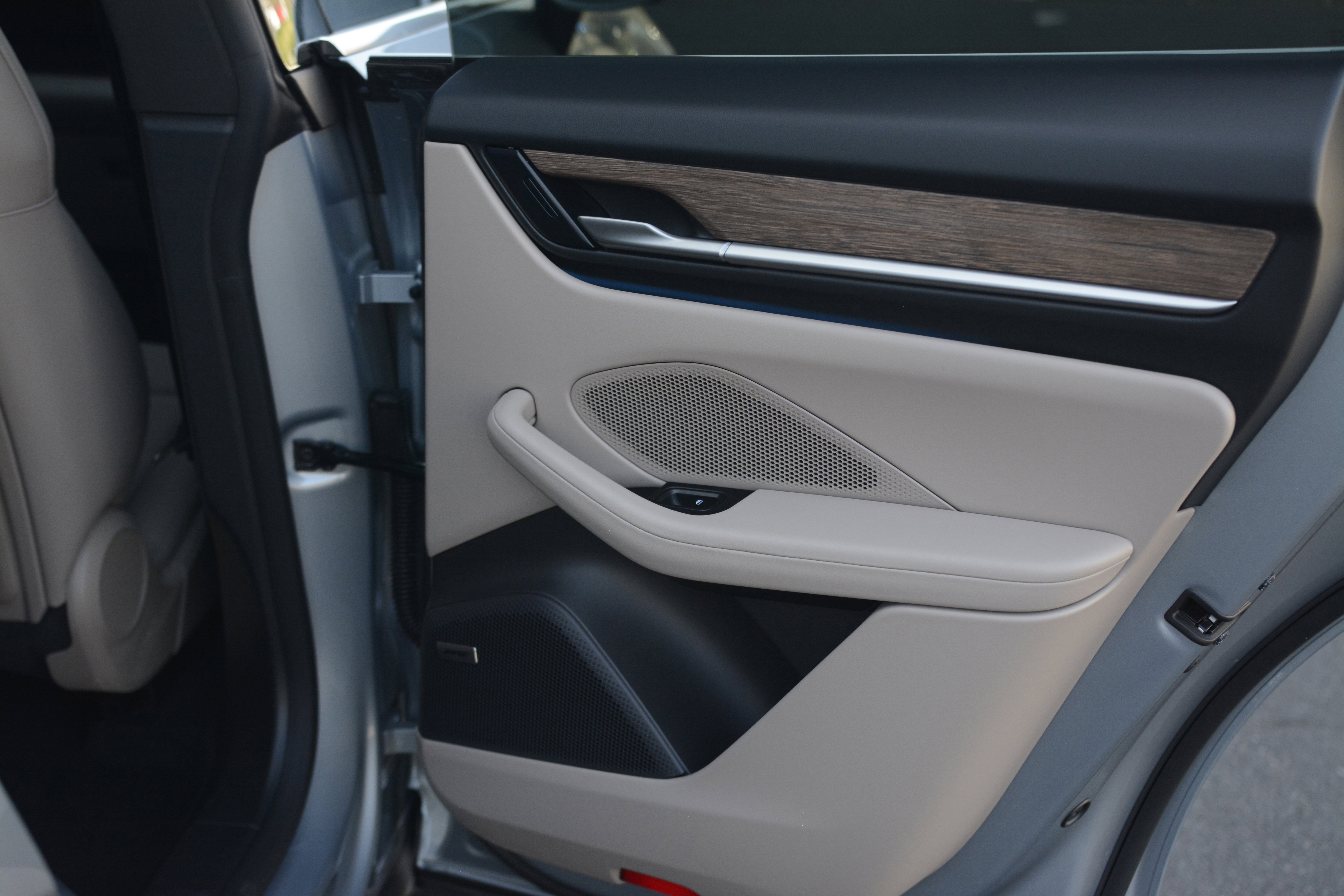 Certified 2025 Porsche Macan 4S Electric image 34