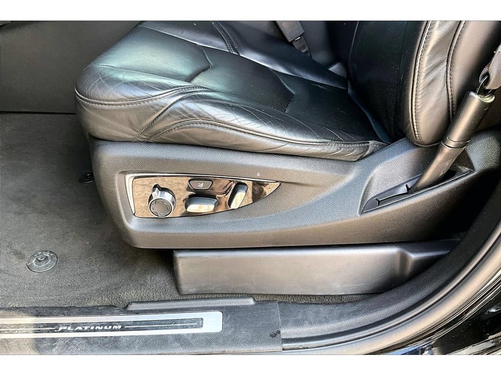 Used 2019 Cadillac Escalade ESV Platinum AWD/4WD image 29