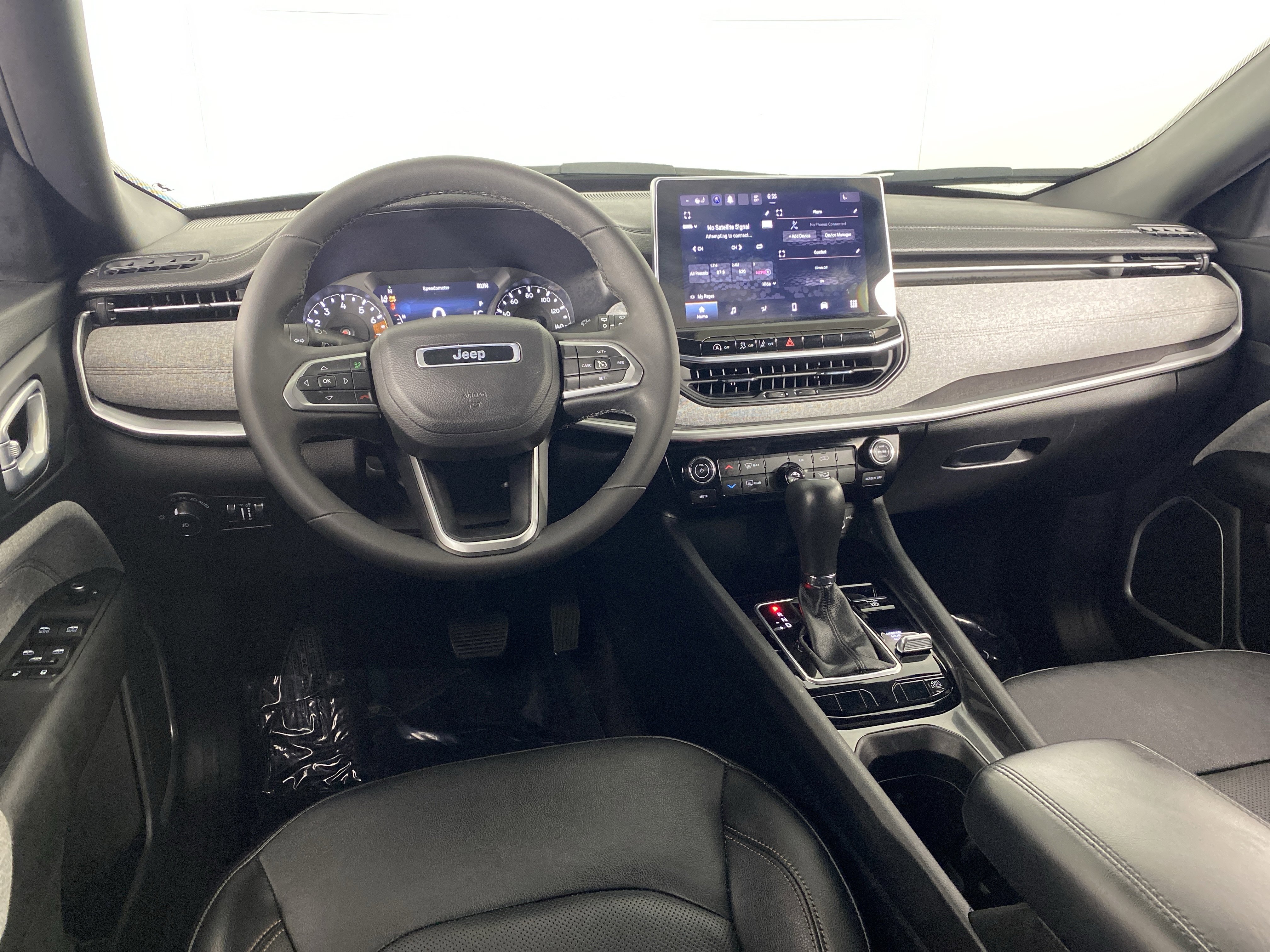 Used 2023 Jeep Compass Latitude AWD/4WD image 19
