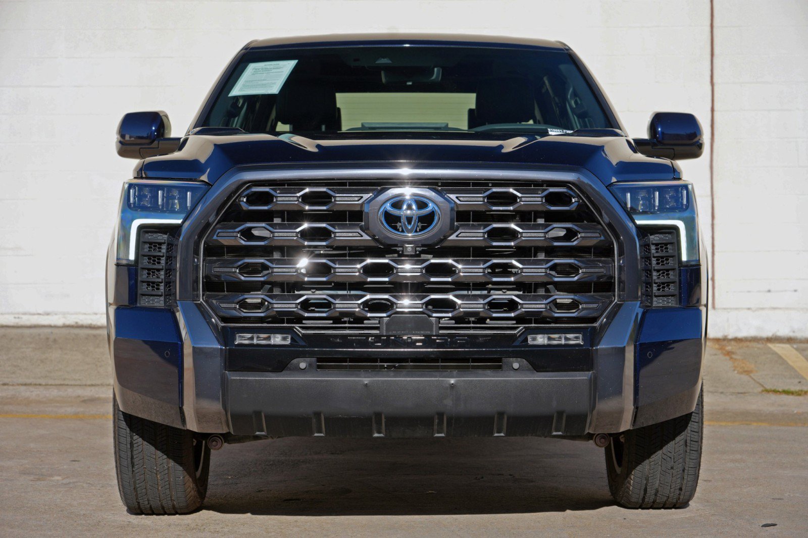 Used 2023 Toyota Tundra Platinum w/ Advanced Package AWD/4WD image 7