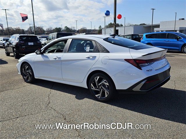 Used 2025 Hyundai Elantra Sport image 9