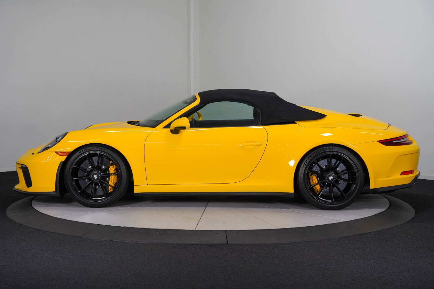Used 2019 Porsche 911 Speedster RWD image 9